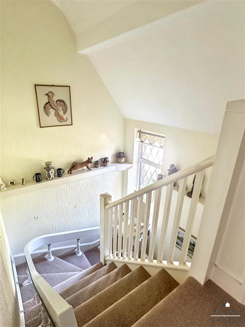 2 Bedroom House. Church Street in Eastbourne,  25